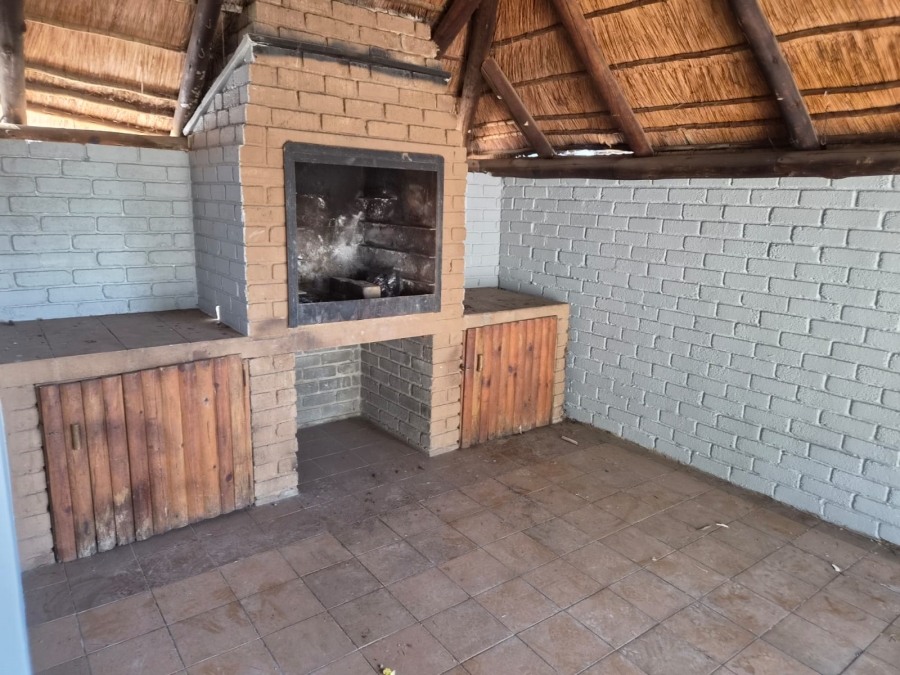 4 Bedroom Property for Sale in Geelhoutpark North West